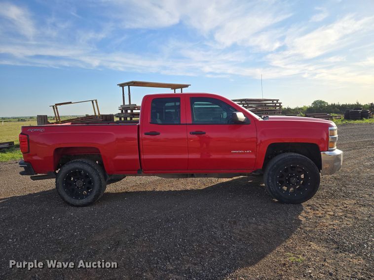 image for item ET5072 2016 Chevrolet Silverado 2500HD Ext. Cab pickup truck