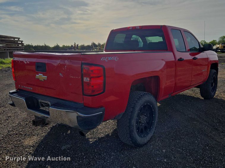 image for item ET5072 2016 Chevrolet Silverado 2500HD Ext. Cab pickup truck