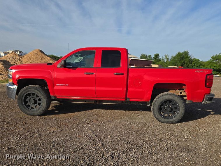 image for item ET5072 2016 Chevrolet Silverado 2500HD Ext. Cab pickup truck