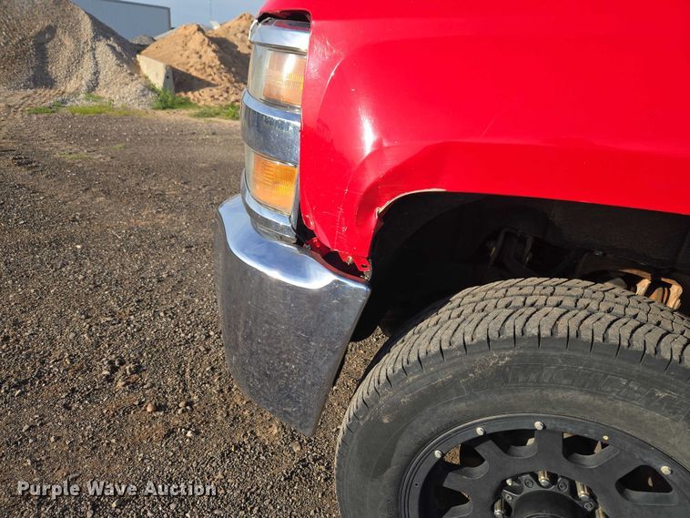 image for item ET5072 2016 Chevrolet Silverado 2500HD Ext. Cab pickup truck
