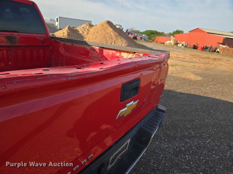 image for item ET5072 2016 Chevrolet Silverado 2500HD Ext. Cab pickup truck