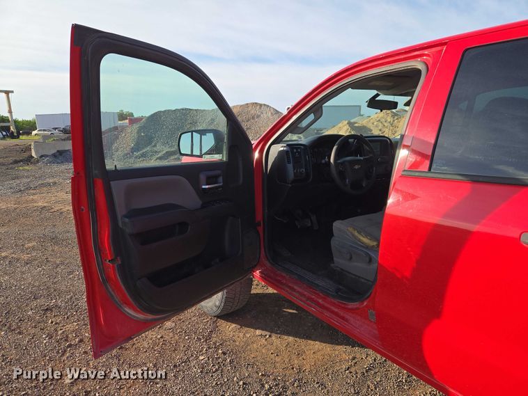 image for item ET5072 2016 Chevrolet Silverado 2500HD Ext. Cab pickup truck
