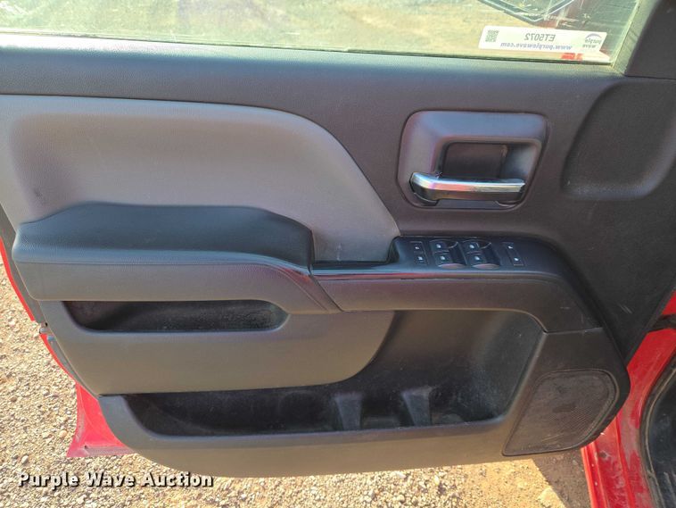 image for item ET5072 2016 Chevrolet Silverado 2500HD Ext. Cab pickup truck