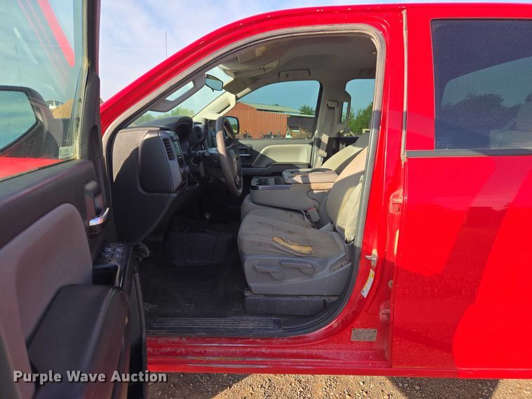image for item ET5072 2016 Chevrolet Silverado 2500HD Ext. Cab pickup truck