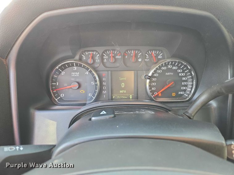 image for item ET5072 2016 Chevrolet Silverado 2500HD Ext. Cab pickup truck