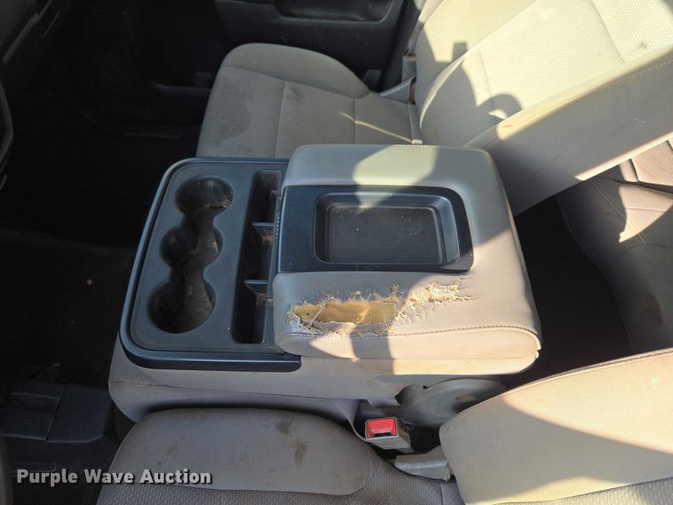 image for item ET5072 2016 Chevrolet Silverado 2500HD Ext. Cab pickup truck
