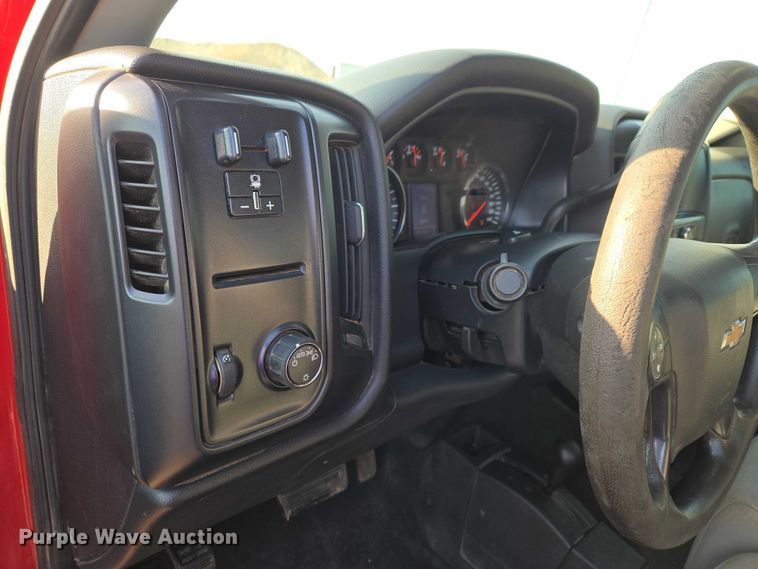 image for item ET5072 2016 Chevrolet Silverado 2500HD Ext. Cab pickup truck