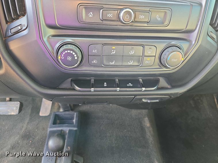 image for item ET5072 2016 Chevrolet Silverado 2500HD Ext. Cab pickup truck