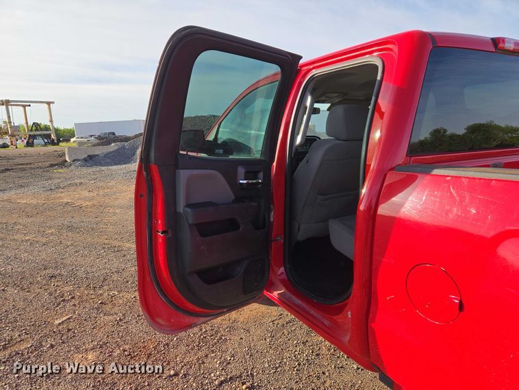 image for item ET5072 2016 Chevrolet Silverado 2500HD Ext. Cab pickup truck