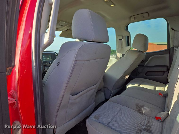 image for item ET5072 2016 Chevrolet Silverado 2500HD Ext. Cab pickup truck