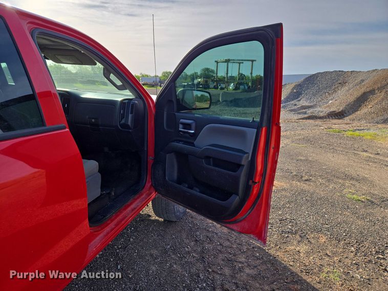 image for item ET5072 2016 Chevrolet Silverado 2500HD Ext. Cab pickup truck