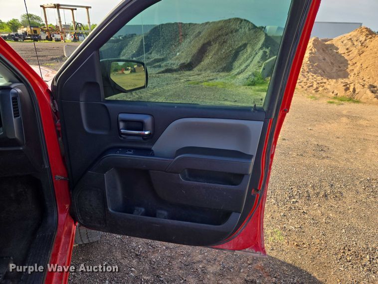 image for item ET5072 2016 Chevrolet Silverado 2500HD Ext. Cab pickup truck