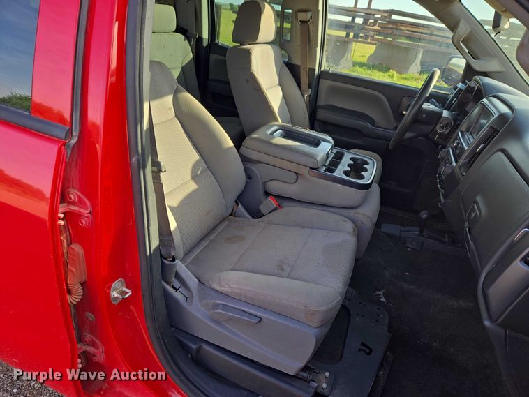image for item ET5072 2016 Chevrolet Silverado 2500HD Ext. Cab pickup truck