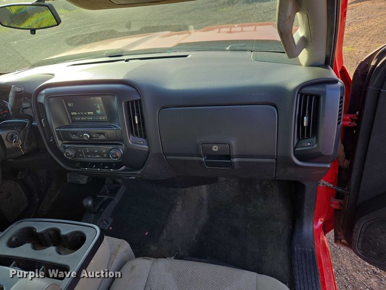 image for item ET5072 2016 Chevrolet Silverado 2500HD Ext. Cab pickup truck