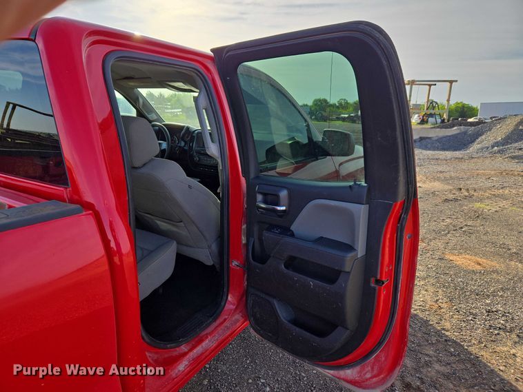 image for item ET5072 2016 Chevrolet Silverado 2500HD Ext. Cab pickup truck