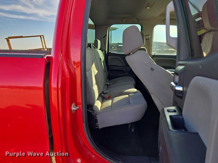image for item ET5072 2016 Chevrolet Silverado 2500HD Ext. Cab pickup truck