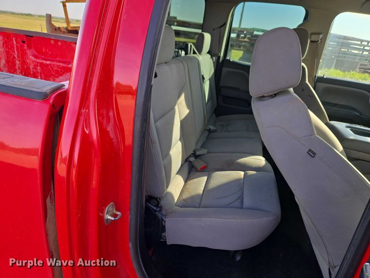 image for item ET5072 2016 Chevrolet Silverado 2500HD Ext. Cab pickup truck