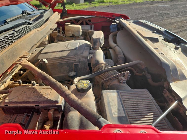 image for item ET5072 2016 Chevrolet Silverado 2500HD Ext. Cab pickup truck