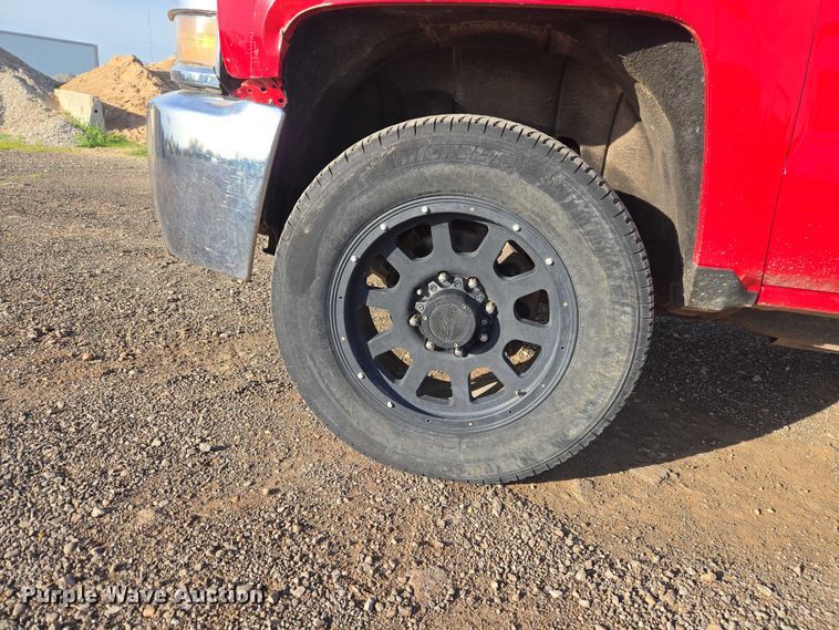 image for item ET5072 2016 Chevrolet Silverado 2500HD Ext. Cab pickup truck