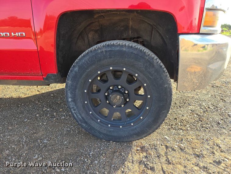 image for item ET5072 2016 Chevrolet Silverado 2500HD Ext. Cab pickup truck