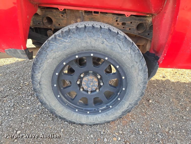 image for item ET5072 2016 Chevrolet Silverado 2500HD Ext. Cab pickup truck
