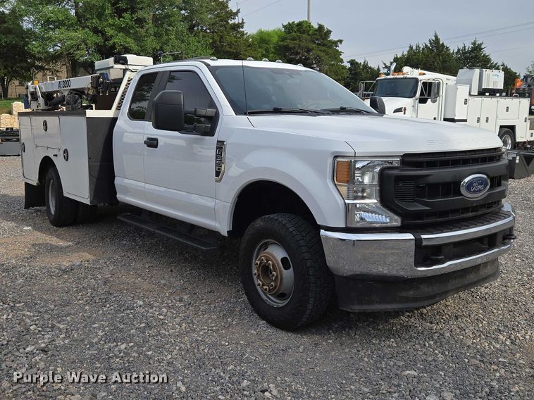 image for item ET5073 2021 Ford F350 Super Duty XL Ext. Cab utility bed pickup truck