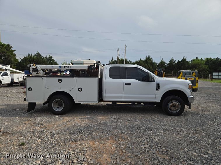 image for item ET5073 2021 Ford F350 Super Duty XL Ext. Cab utility bed pickup truck