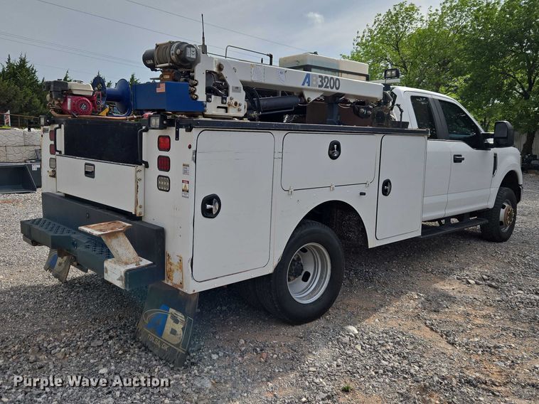 image for item ET5073 2021 Ford F350 Super Duty XL Ext. Cab utility bed pickup truck