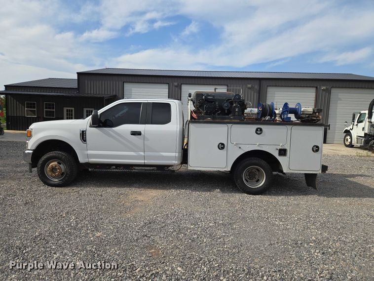 image for item ET5073 2021 Ford F350 Super Duty XL Ext. Cab utility bed pickup truck