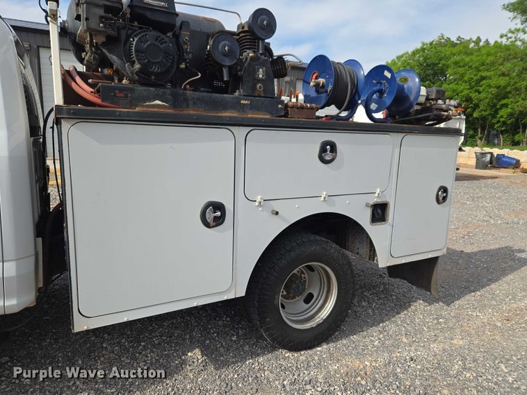 image for item ET5073 2021 Ford F350 Super Duty XL Ext. Cab utility bed pickup truck
