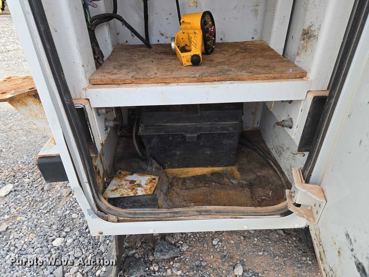 image for item ET5073 2021 Ford F350 Super Duty XL Ext. Cab utility bed pickup truck
