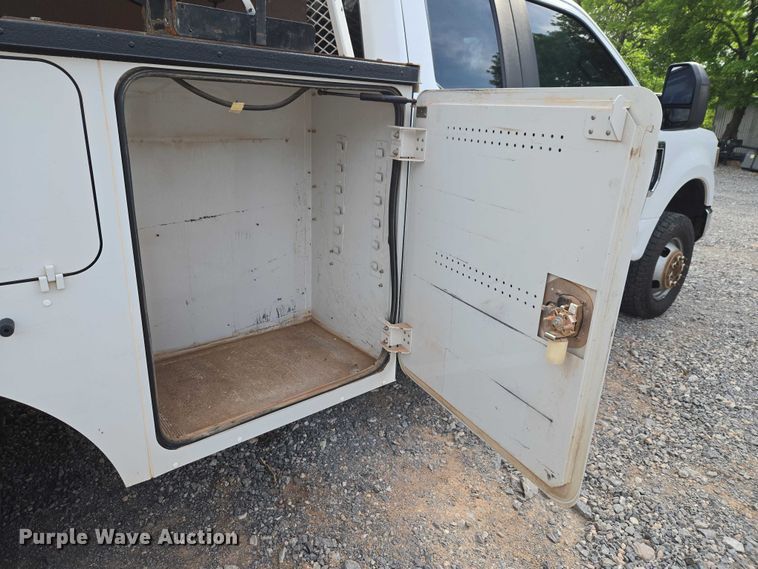 image for item ET5073 2021 Ford F350 Super Duty XL Ext. Cab utility bed pickup truck