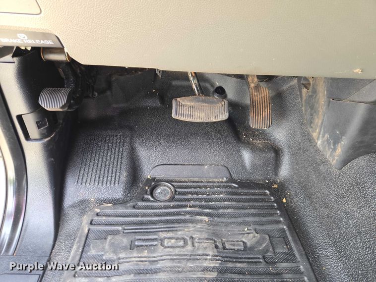 image for item ET5073 2021 Ford F350 Super Duty XL Ext. Cab utility bed pickup truck