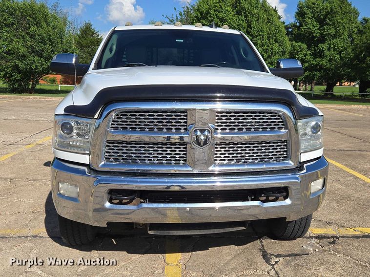 image for item ET5084 2014 RAM 3500 Crew Cab pickup truck