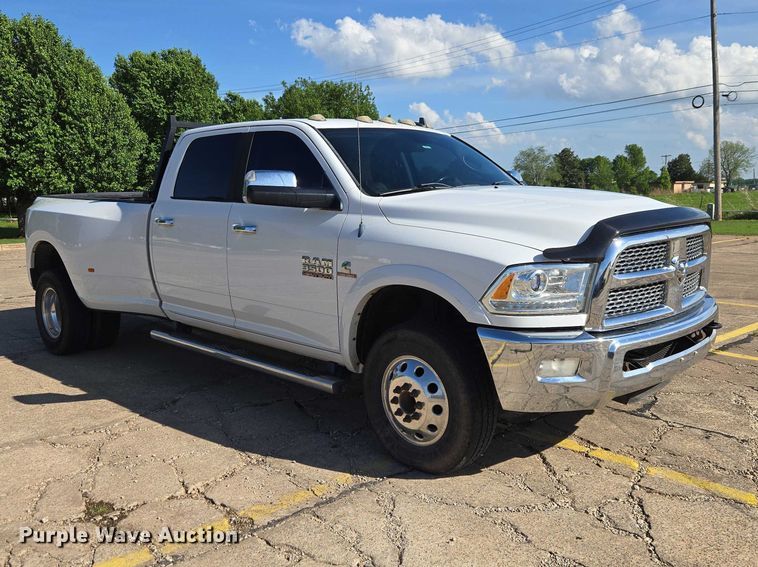 image for item ET5084 2014 RAM 3500 Crew Cab pickup truck