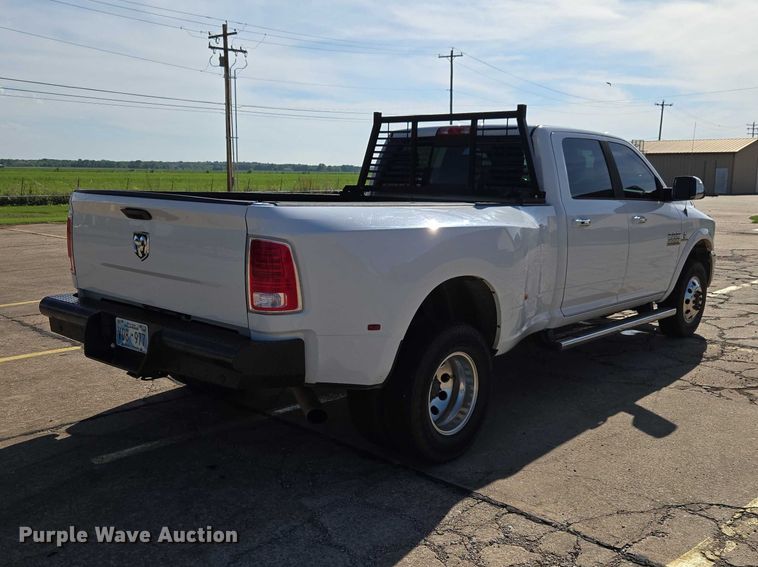 image for item ET5084 2014 RAM 3500 Crew Cab pickup truck