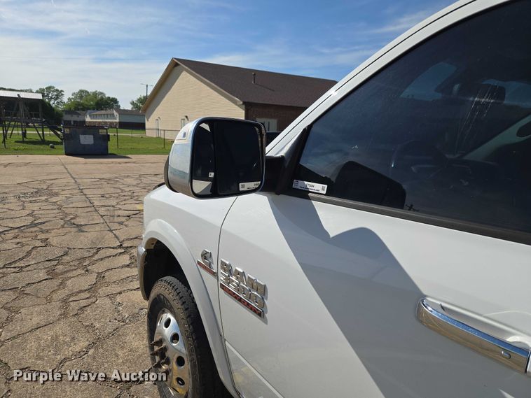 image for item ET5084 2014 RAM 3500 Crew Cab pickup truck