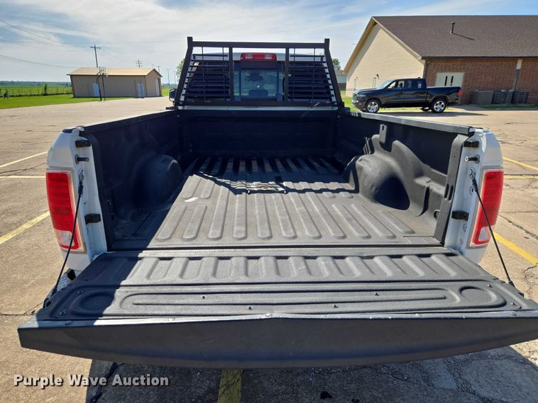 image for item ET5084 2014 RAM 3500 Crew Cab pickup truck