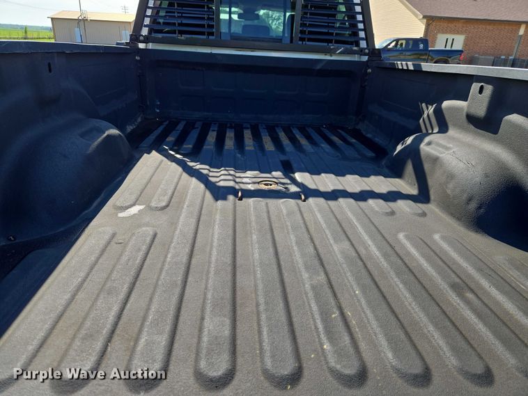 image for item ET5084 2014 RAM 3500 Crew Cab pickup truck