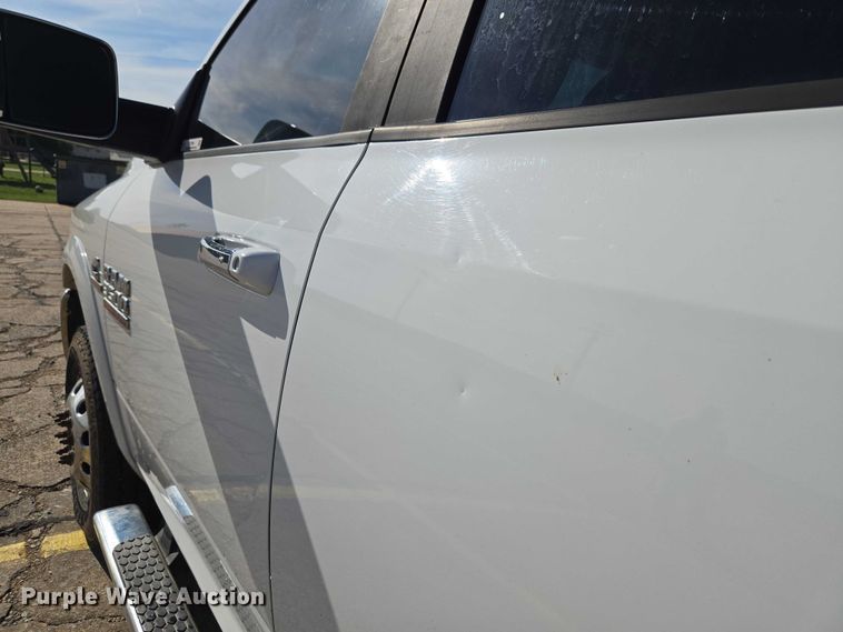 image for item ET5084 2014 RAM 3500 Crew Cab pickup truck