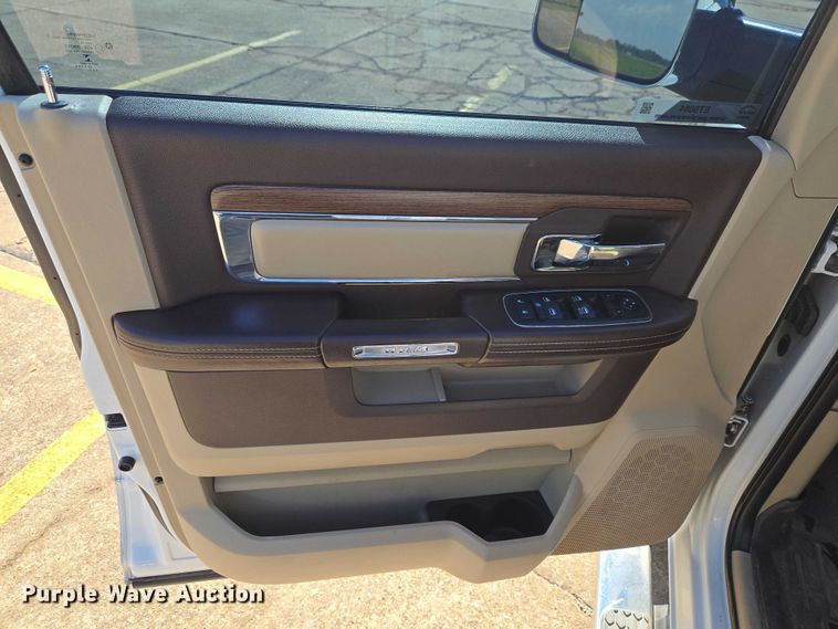 image for item ET5084 2014 RAM 3500 Crew Cab pickup truck