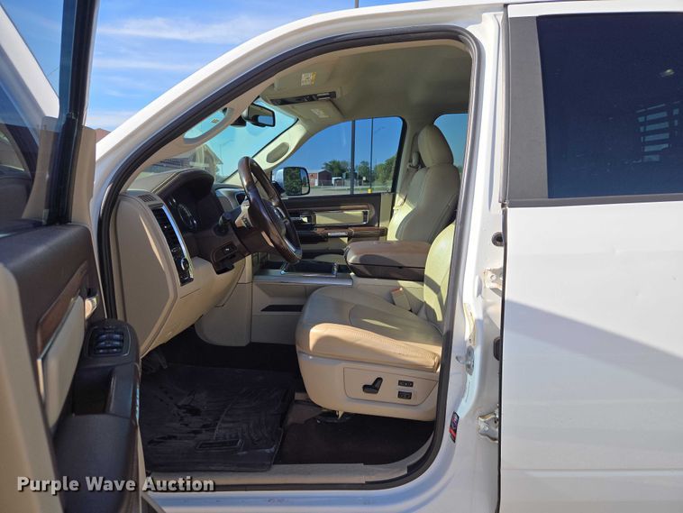 image for item ET5084 2014 RAM 3500 Crew Cab pickup truck