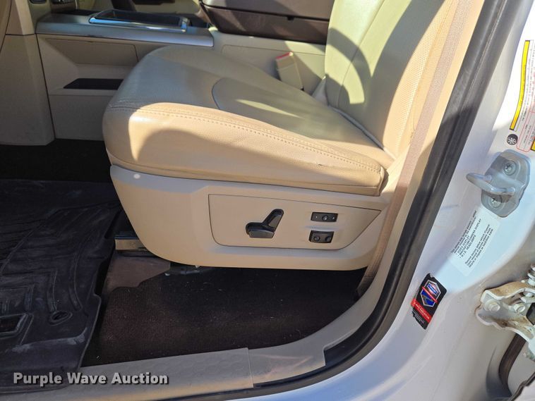 image for item ET5084 2014 RAM 3500 Crew Cab pickup truck