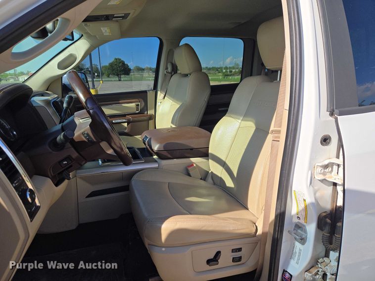 image for item ET5084 2014 RAM 3500 Crew Cab pickup truck