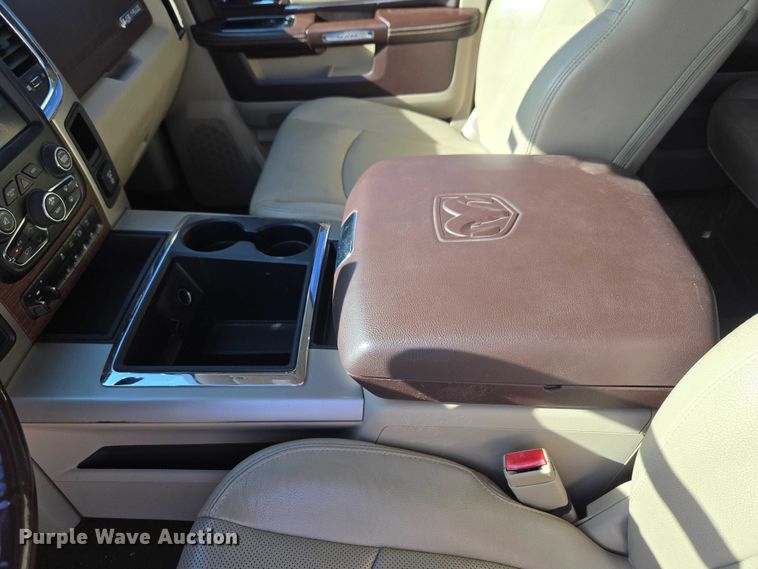 image for item ET5084 2014 RAM 3500 Crew Cab pickup truck