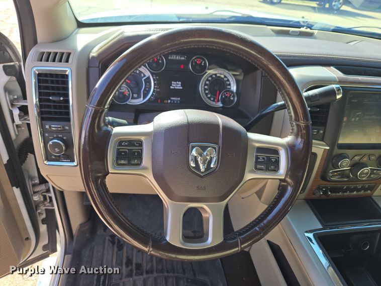 image for item ET5084 2014 RAM 3500 Crew Cab pickup truck