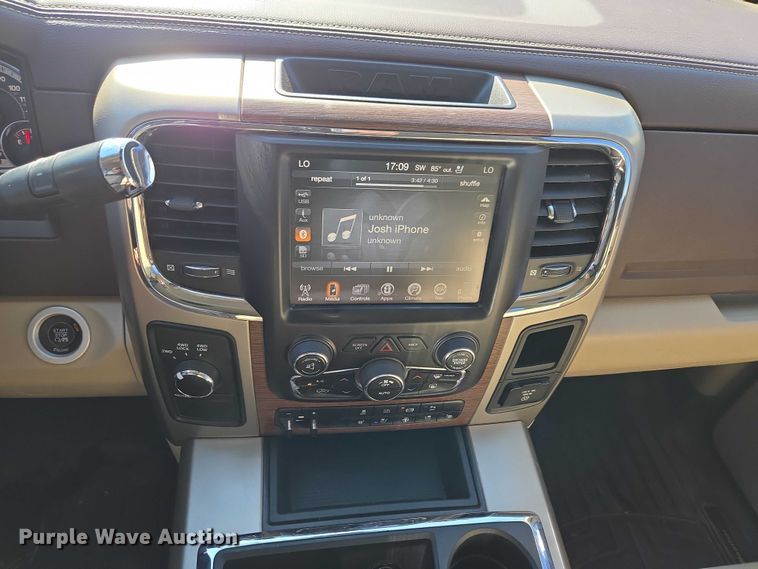 image for item ET5084 2014 RAM 3500 Crew Cab pickup truck