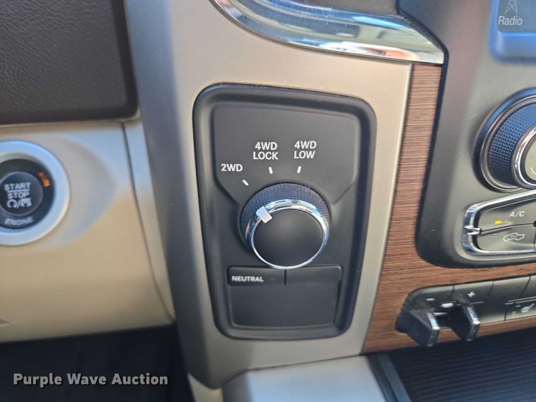 image for item ET5084 2014 RAM 3500 Crew Cab pickup truck