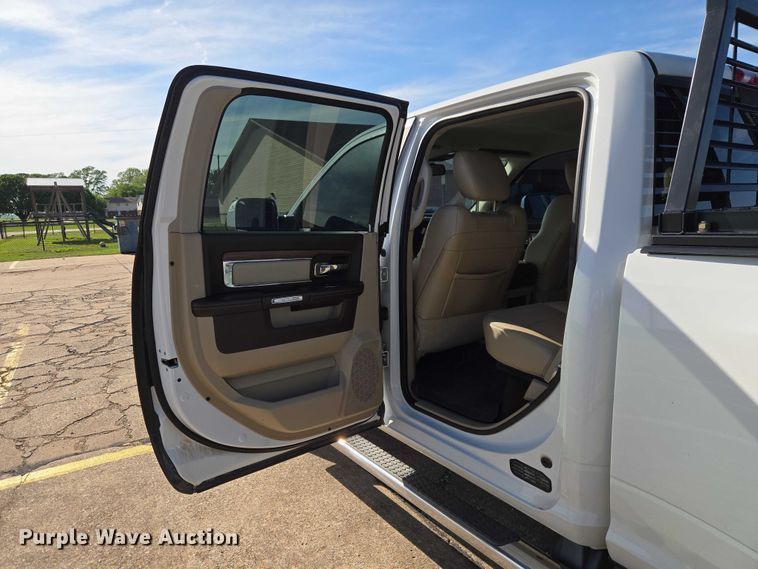 image for item ET5084 2014 RAM 3500 Crew Cab pickup truck