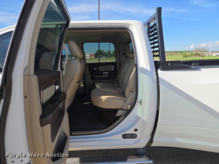 image for item ET5084 2014 RAM 3500 Crew Cab pickup truck